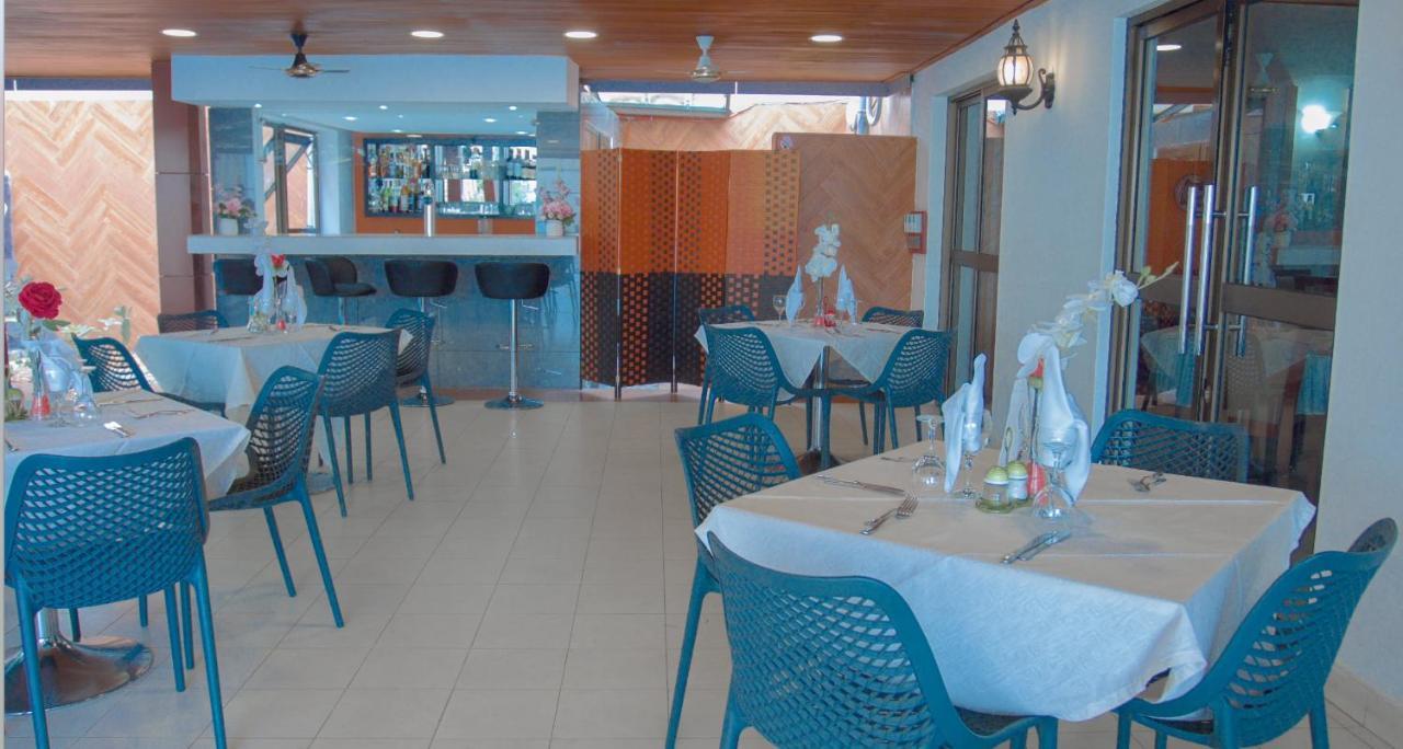Hotel La Rose Blanche Abidjan Exterior photo